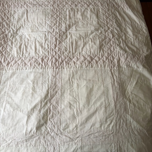 Vintage Red and White Canadian Flag Quilt 🇨🇦 - Picture 10 of 16